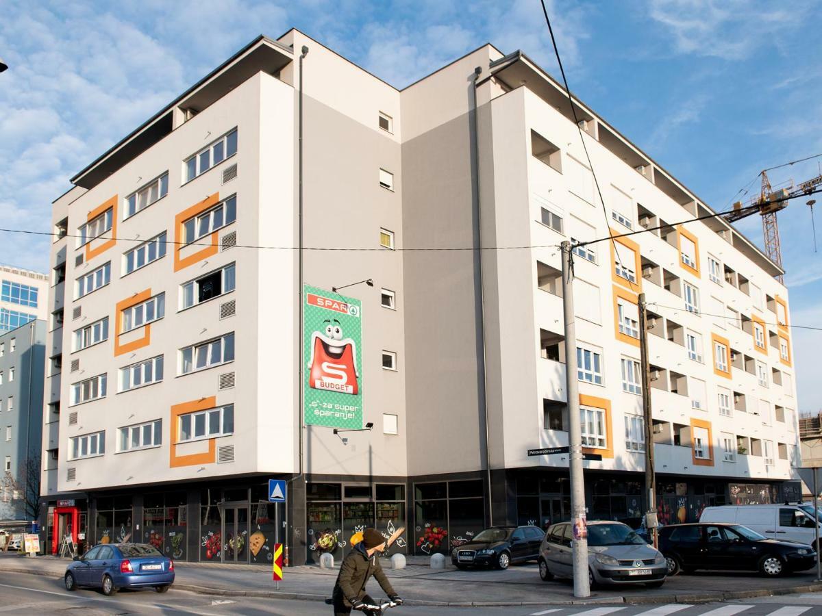 Flexible Selfcheckins 9 - Zagreb - Garage - Electric Vehicle Ccharger - Loggia - New - Apartments Repinc 9 المظهر الخارجي الصورة